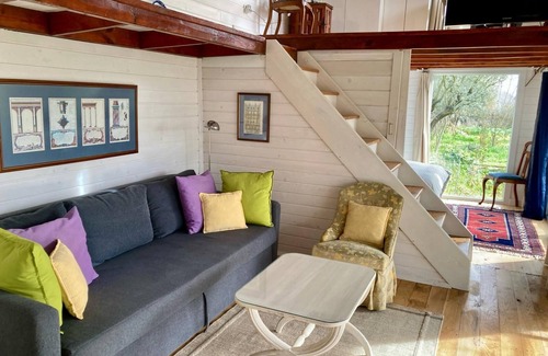 Orhangazi House | Lakeside Hideaway Cabin