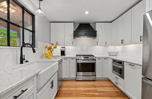 Lakeside House | Lakeside Home With 40 FT of Private Beach!