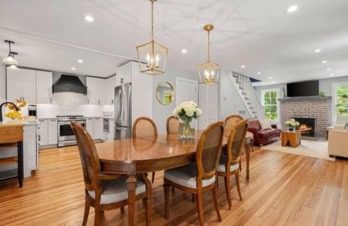 Lakeside House | Lakeside Home With 40 FT of Private Beach!