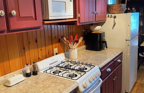 Leeds Cottage | Lakeside Housekeeping Cottage in Leeds, Maine on Androscoggin Lake