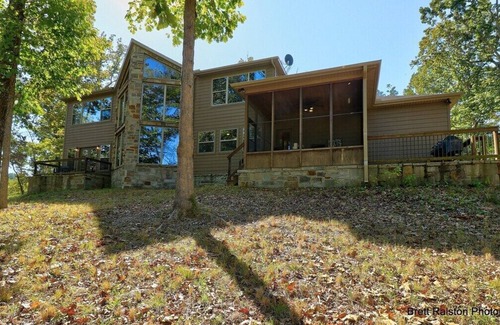 Rogers House | Lakeside Lodge - On Beaver Lake- Sleeps 16