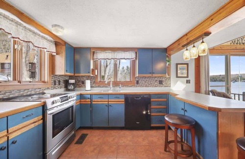 Ellsworth House | Lakeside Lodge! Summa