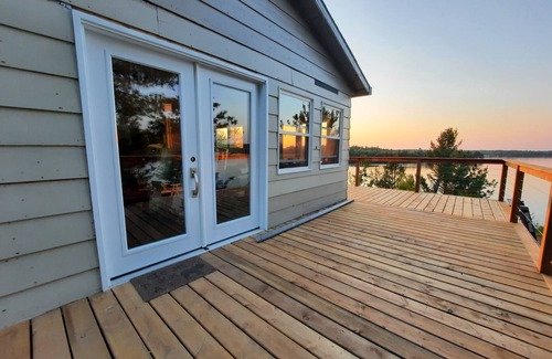 Nipissing Cottage | Lakeside Lookout on Fish Bay Lake Nipissing Ontario Canada, 3 bedroom cottage.