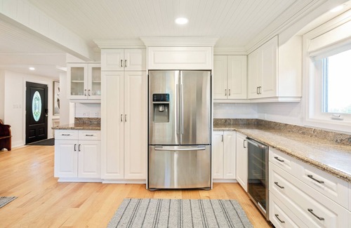 Fort Erie House | Lakeside Paradise