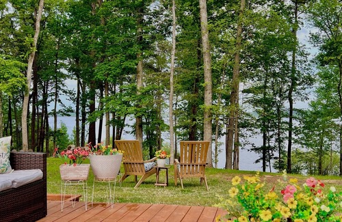 Etoile House | "Lakeside Paradise: RV Sleeps 6 @Lake Sam Rayburn - The Perfect Getaway Awaits!"