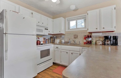 Tobyhanna Cottage | Lakeside Poconos w/Hot Tub, Firepit, Private Beach