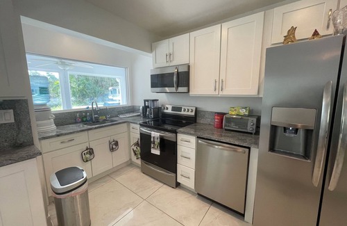 Port Saint Lucie House | Lakeside Retreat