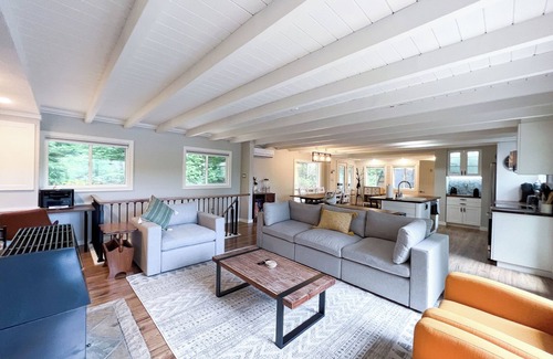Highlands East Cottage | Lakeside retreat in Highlands East: A 4-season getaway with hot tub