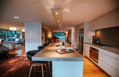 Wanaka House | Lakeside Road · Large vacation home beside Lake Wanaka.