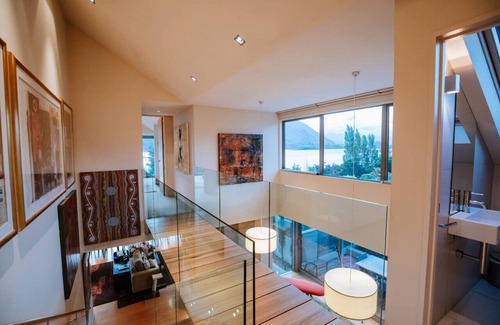 Wanaka House | Lakeside Road · Large vacation home beside Lake Wanaka.