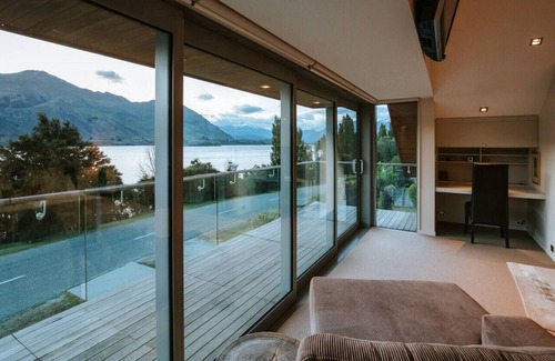 Wanaka House | Lakeside Road · Large vacation home beside Lake Wanaka.