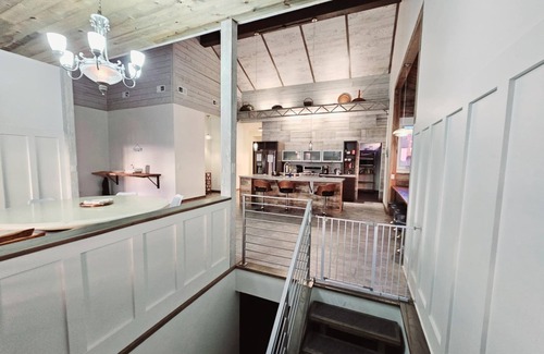 Howard House | Lakeside Sanctuary n