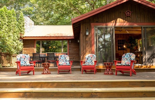 Naples Cabin | Lakeside Story - Log Cabin, Fire Pit, Beach!