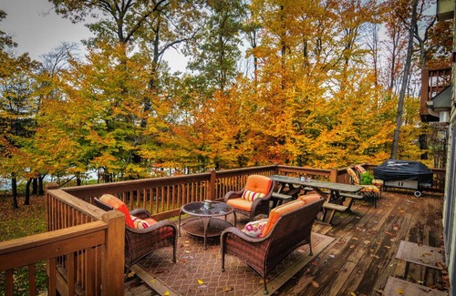 Waterfront Greens House | Lakeside Story