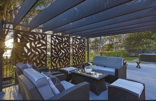 Buff Point House | LAKESIDE SUNSET RETREAT