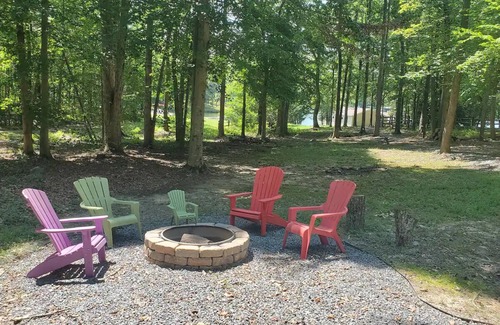 Bumpass House | Lakeside Waterfront: Private Dock - Near Lake Anna Winery