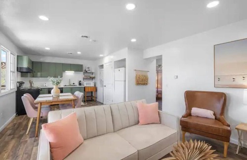 Kimberling City Apartment | Lakeside with View Stylish Bohemian Condo, Hot Tub