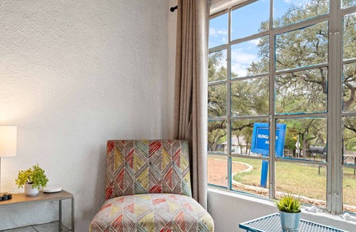 Volente Cabin | LakeTravis Bungalow 4