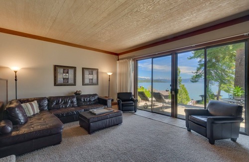 Tahoe Tavern House | Lakeview - 10 Minutes to Palisades Tahoe & Walk to Town!