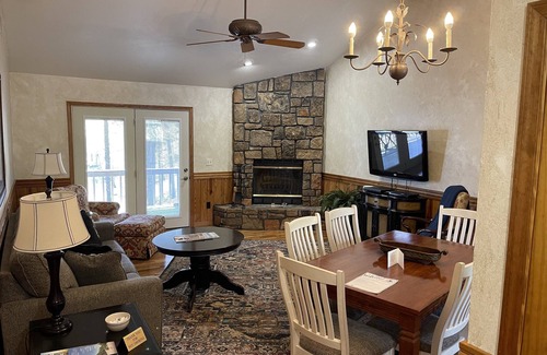 Arkadelphia Cabin | Lakeview- 2 Bedroom, 2 Bath Cottage with deck & hot tub