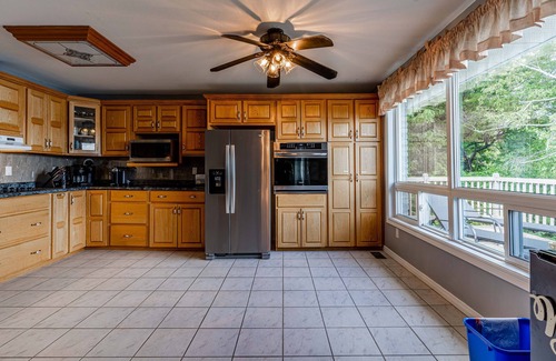 Bobcaygeon Cottage | Lakeview cottage near Pigeon Lake