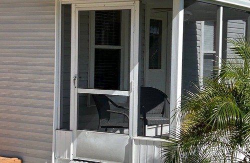 Babson Park Cottage | Lakeview Cottage Escape. Close to BOK Tower Gardens, Legoland and Disney