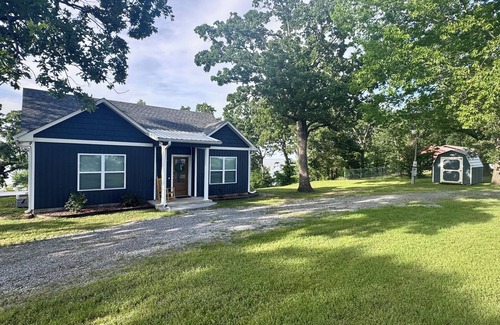 Blocker Cottage | Lakeview cottage with paved access, near boat ramp and only 10 mins from town!