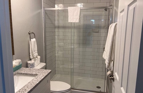 Marco Island Hotel | Lakeview Deluxe One-Bedroom Suite