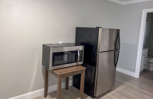 Marco Island Hotel | Lakeview Deluxe One-Bedroom Suite