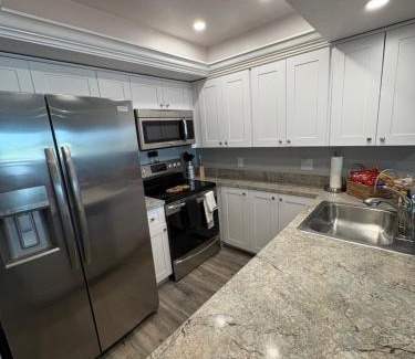 Clewiston Apartment | Lakeview Getaway #220
