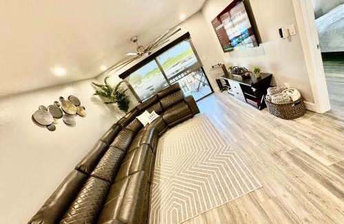 Clewiston Apartment | Lakeview Getaway #220