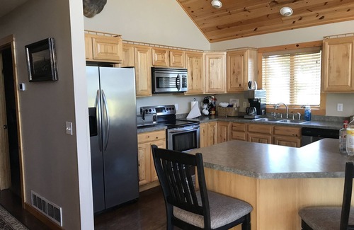 Carpenter Cabin | Lakeview Lodge by Double P Ranch: Premier Hunting & Fishing Clark, South Dakota