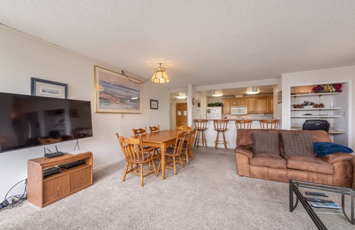 Brockway Condo | Lakeview! Pool! Walk to beach!