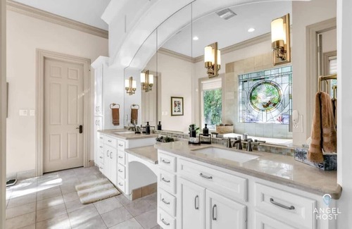 The Woodlands Apartment | Lakeview Villa | Ideal Monthly Stay | Private Pool