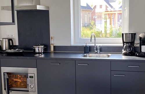 Municipality of Nissewaard House | Lakeview villa with swimming and fishing pier