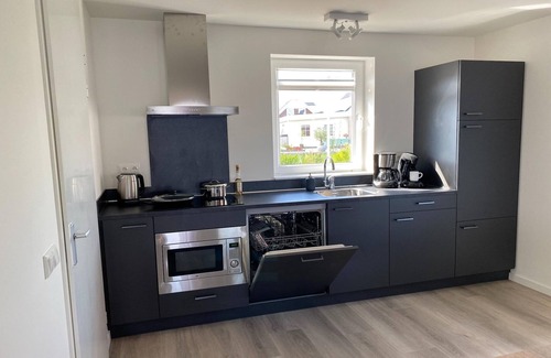 Municipality of Nissewaard House | Lakeview villa with swimming and fishing pier