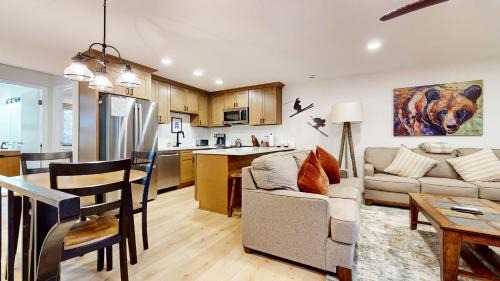 Mammoth Lakes Apartment | Lakeview Villas #06 condo