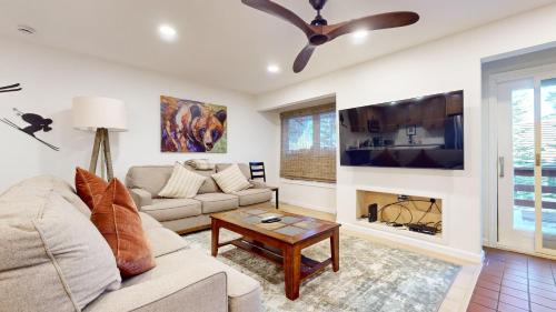 Mammoth Lakes Apartment | Lakeview Villas #06 condo