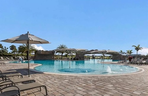 Lakewood Ranch Condo | Lakewood National Golf Club Penthouse Condo with Luxury Amenities - Pet Welcome