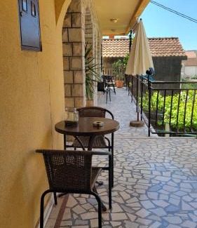 Meljine House | Laki-in