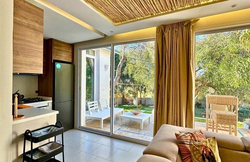 Achakkar Apartment | Lamina | Cozy Rustic Haven for a Peaceful Getaway