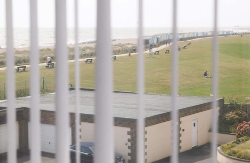 Lancing Apartment | Lancing Seascape with Seaview By My Getaways
