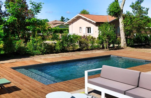 Tosse House | Landes villa in large wooded park