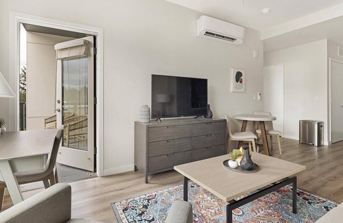 Portland Heights Apartment | Landing | Amazing 1BD, Gym