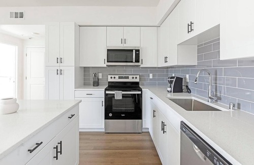 Townsite Apartment | Landing | Amazing 1BD, Rooftop Lounge, Pool