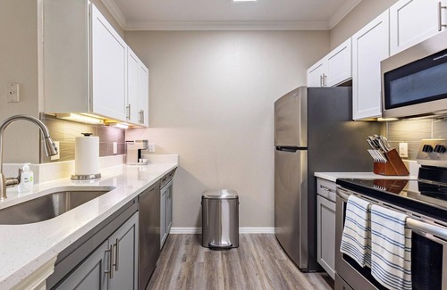 Webster Apartment | Landing | Amazing 1BD, Gym