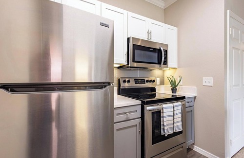 Webster Apartment | Landing | Amazing 1BD, Gym