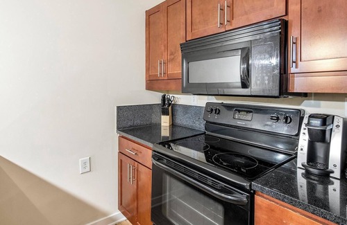 Petersburg Apartment | Landing | Amazing 1BD, Pool, Gym