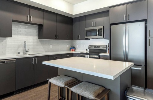 Newberry Apartment | Landing | Amazing 2BD, Gym, Pool