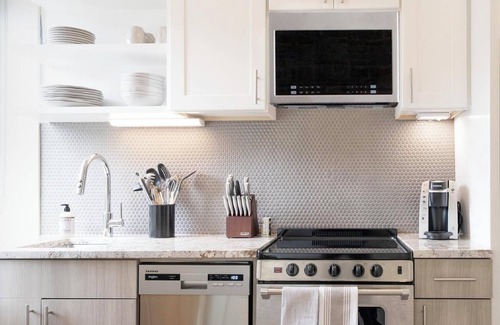 Eureka Apartment | Landing | Amazing 2BD, Pool, Clubhouse